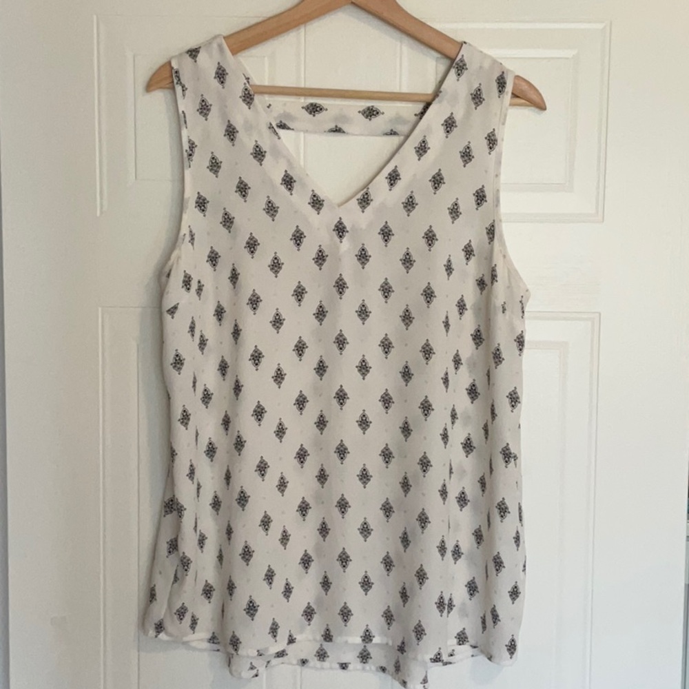 Sleeveless White and Black Patterned Top